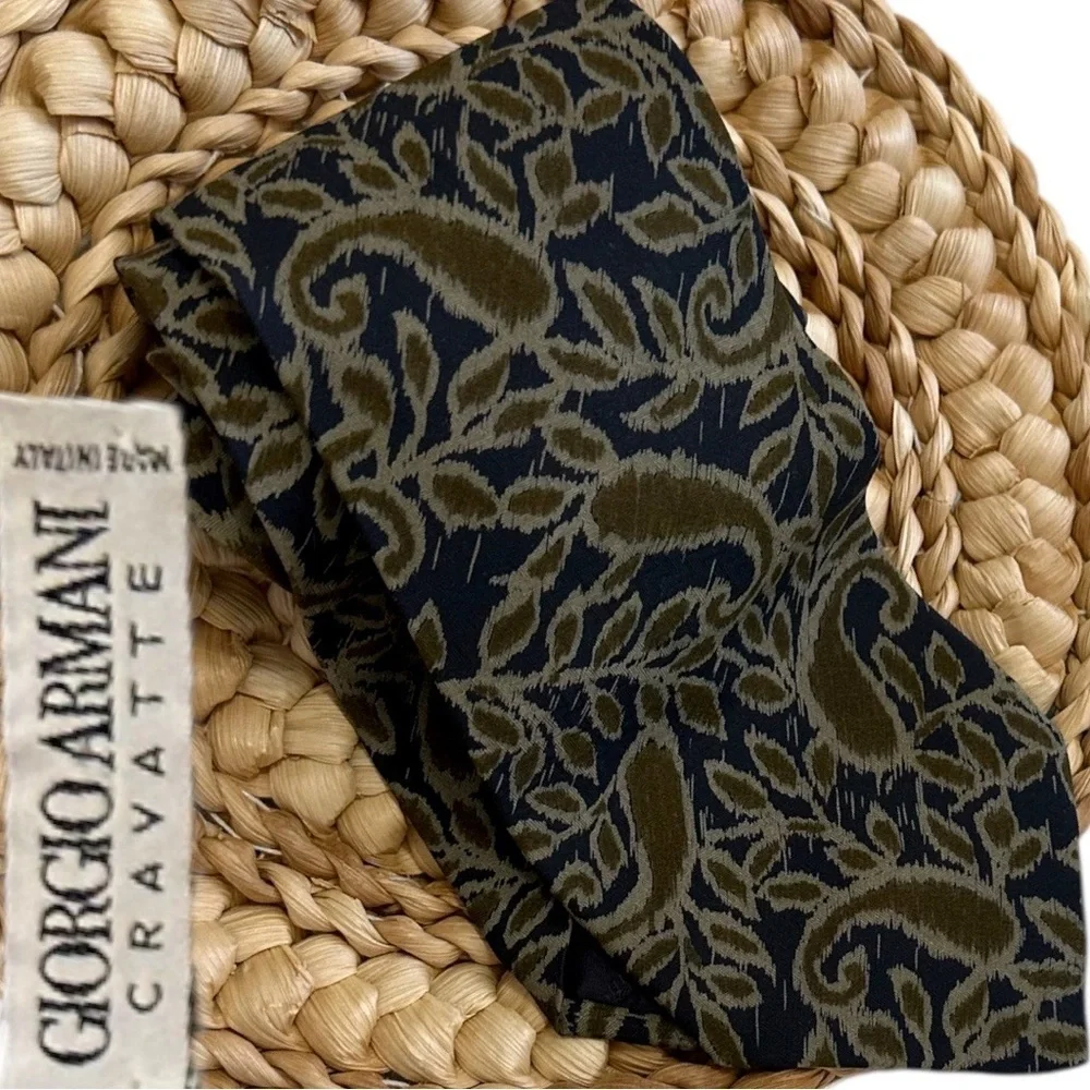 Vintage Giorgio Armani Cravatte Men’s Patterned Luxury Silk Tie Made in Italy